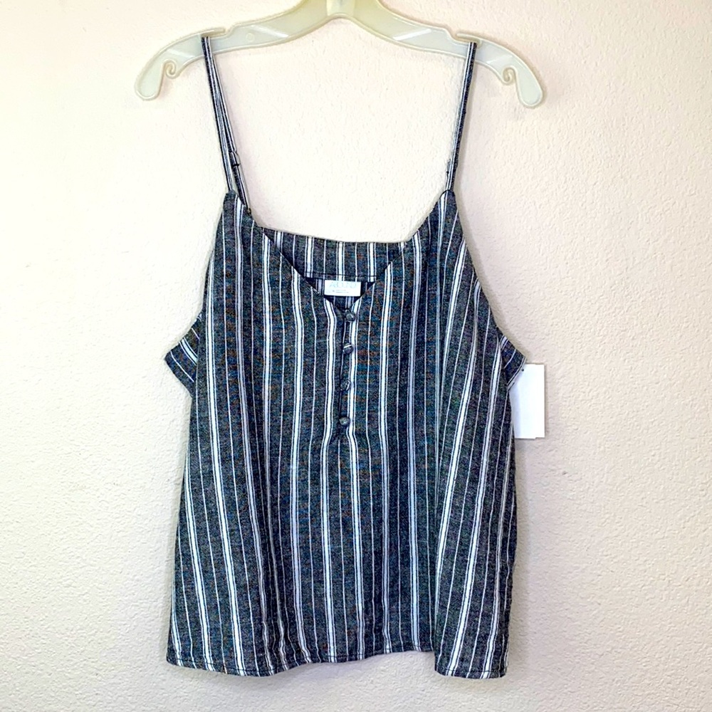 Abound Summer Top in size XL